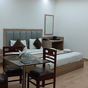 The Meropolitan Hotel Near Igi Airport New Delhi